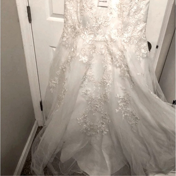 NWT David's Bridal JEWEL Illusion Halter Lace Wedding Dress in Soft White Sz. 10 - Picture 15 of 15